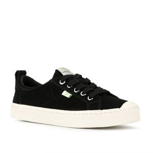 Cariuma OCA Low Black‎ Suede Sneaker